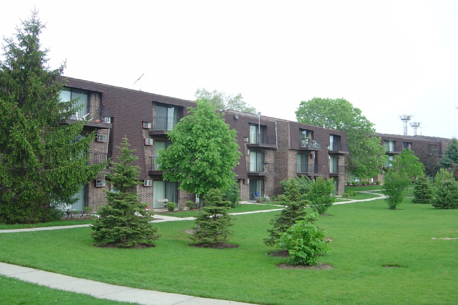 Dynasty Pointe Apartments in Woodridge, IL 60517