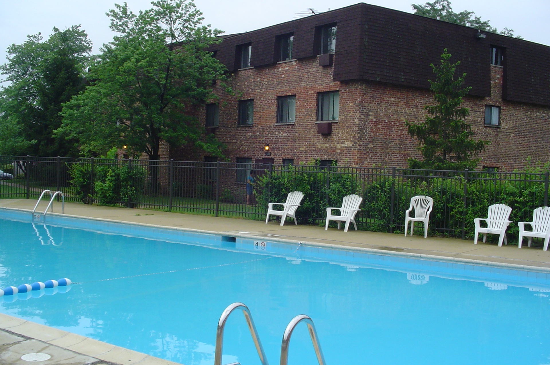 Dynasty Pointe Apartments swimming pool in Woodridge, Illinois